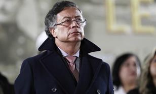 Presidente colombiano dice que tomar&aacute; de nuevo las armas ante amenazas de Trump