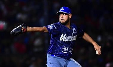 Las &Aacute;guilas contratan tres lanzadores y un receptor