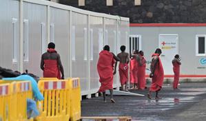 Llega a las Islas Canarias la primera barcaza de 2026, con 144 migrantes a bordo