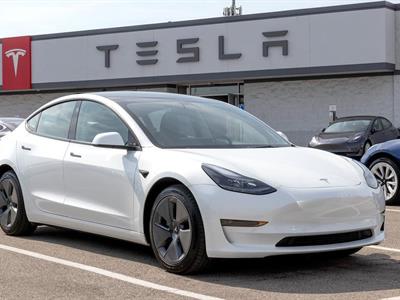 Las entregas de Tesla cayeron un 8.5 % en 2025