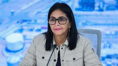 Delcy Rodr&iacute;guez advierte a quienes la amenacen: Mi destino no lo decide sino Dios