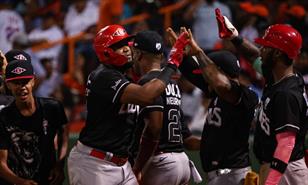 Socrates Brito pega jonr&oacute;n y empuja tres; Leones extienden su invicto a cinco triunfos