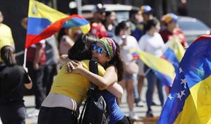 Venezolanos en RD reaccionan con expectativa e incertidumbre tras la captura de Nicol&aacute;s Maduro