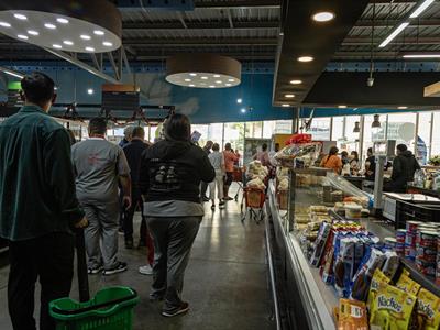 Impactante situación en supermercados de Caracas: Filas y poca tráfico