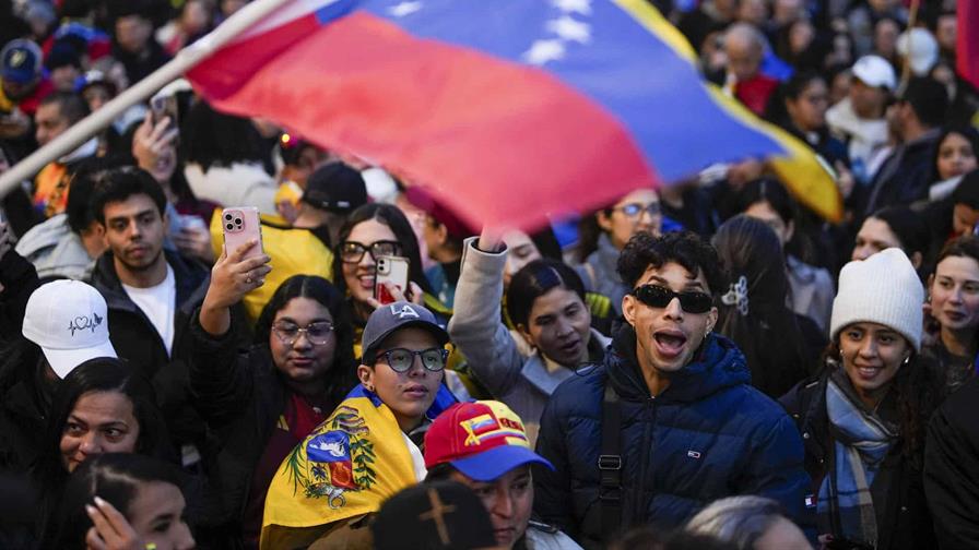 Venezolanos en distintos pa&iacute;ses celebran la captura de Maduro