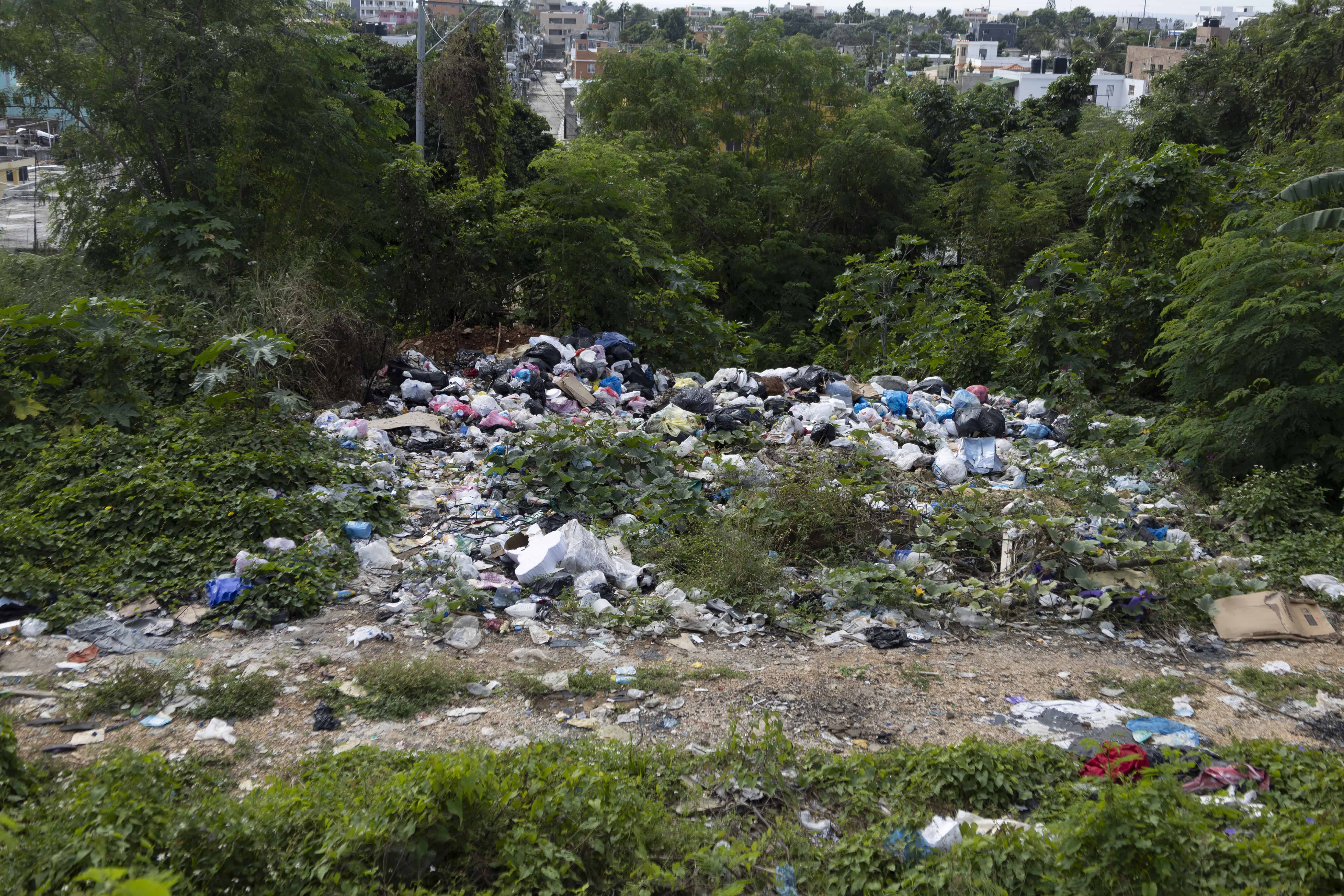 Farallón de la autopista Ecológica, Santo Domingo Este.