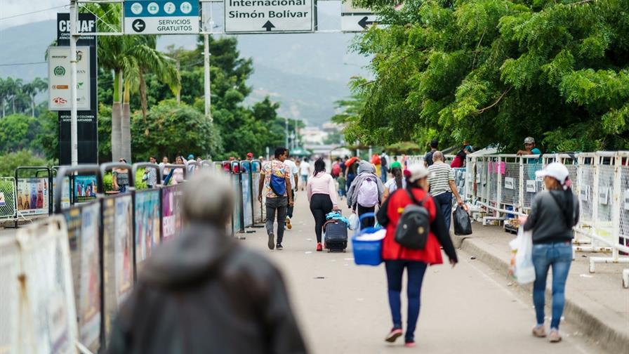 Colombia desplegará 30,000 soldados en la frontera con Venezuela para mantener seguridad Colombia desplegará 30,000 soldados en la frontera con Venezuela para mantener seguridad