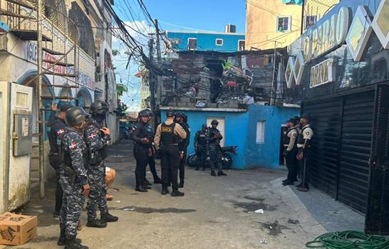 La DNCD realiza intervenciones contra microtr&aacute;fico en Capotillo; apresan a 11 personas