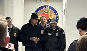 Trump anuncia que EE. UU. gobernar&aacute; Venezuela tras derrocar a Maduro en medio de bombardeos