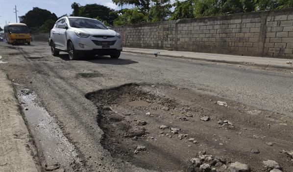 &iquest;Hasta cu&aacute;ndo se mantendr&aacute; el caos por el deterioro de calle La Avanzada?, preguntan choferes