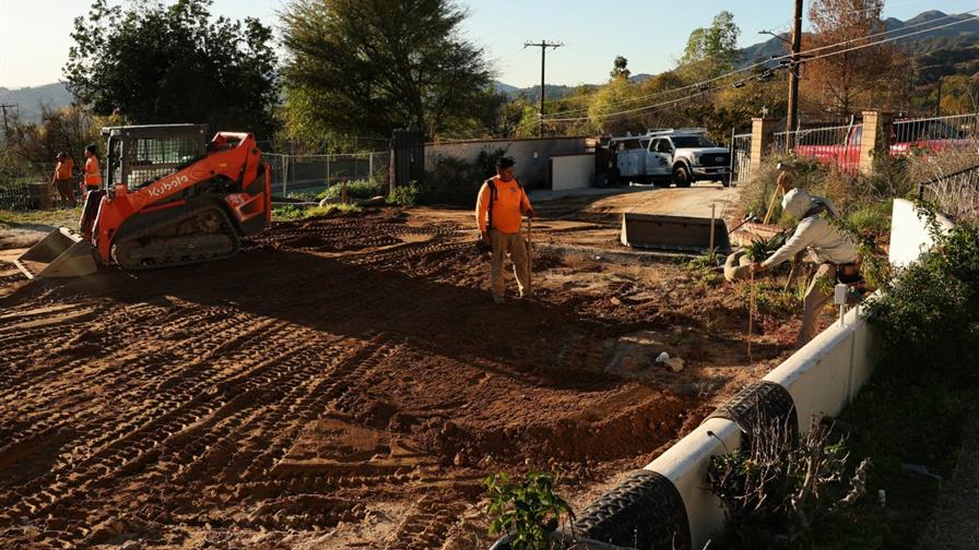 A un a&ntilde;o de los incendios de Los &Aacute;ngeles, sobrevivientes sufren para reconstruir