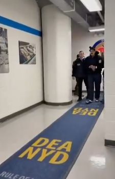 Nicol&aacute;s Maduro a su llegada a la oficina de la DEA: Happy New Year