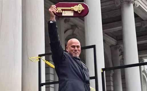 El dominicano Fernando Mateo recibe las Llaves de la Ciudad de Nueva York