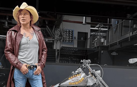 Mickey Rourke lanza una campa&ntilde;a para recaudar fondos y evitar ser desahuciado de su casa