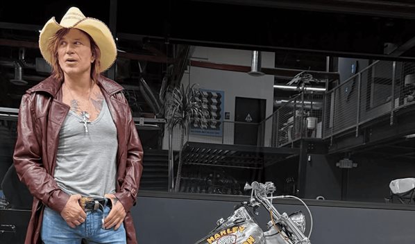 Mickey Rourke lanza una campa&ntilde;a para recaudar fondos y evitar ser desahuciado de su casa