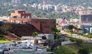 Diplom&aacute;ticos de EE. UU. viajan a Caracas para estudiar reapertura de embajada