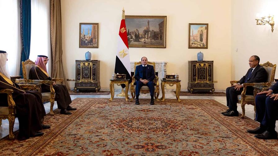 Arabia Saud&iacute; coordina con Egipto respuesta a conflictos en Gaza, Somalia y el Yemen
