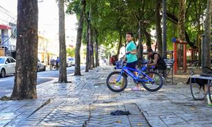 Calles sin juegos: pocos ni&ntilde;os son vistos en aceras y galer&iacute;as este lunes feriado por D&iacute;a de Reyes