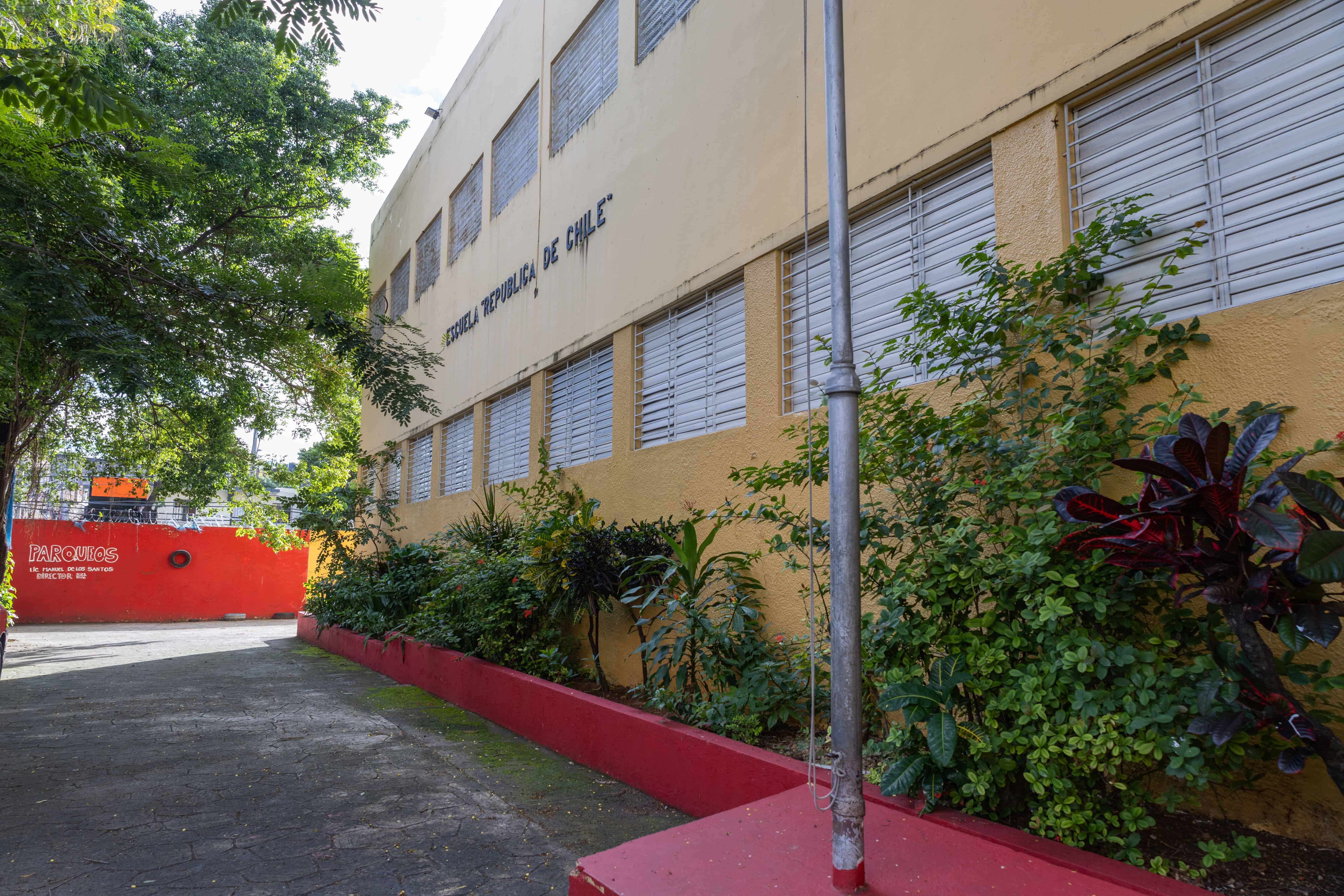 Fachada del Liceo República de Chile.