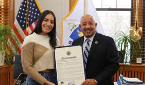 Alcald&iacute;a de Lawrence reconoce a la periodista de Diario Libre, Stephanie Hilario Soto