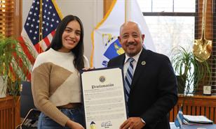 Alcald&iacute;a de Lawrence reconoce a la periodista de Diario Libre, Stephanie Hilario Soto