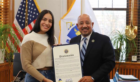 Alcald&iacute;a de Lawrence reconoce a la periodista de Diario Libre, Stephanie Hilario Soto