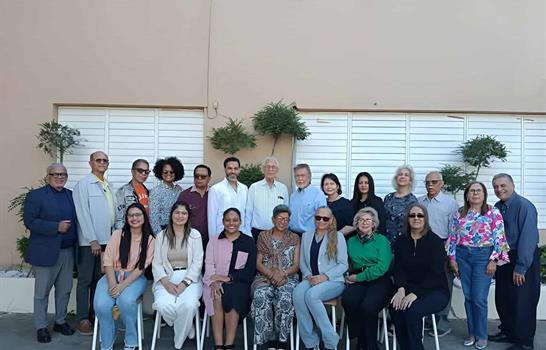 Ateneo Insular Internacional celebra su encuentro de fin de a&ntilde;o junto a Jos&eacute; Luis Vega