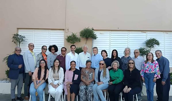 Ateneo Insular Internacional celebra su encuentro de fin de a&ntilde;o junto a Jos&eacute; Luis Vega