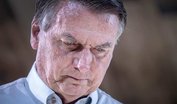 Expresidente brasile&ntilde;o Bolsonaro sufri&oacute; lesiones leves por ca&iacute;da en prisi&oacute;n
