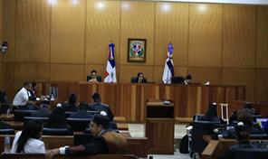 Militares y polic&iacute;as acusados de estafa millonaria al Estado presentan sus defensas materiales