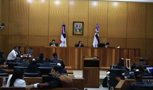 Militares y polic&iacute;as acusados de estafa millonaria al Estado presentan sus defensas materiales