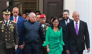 Presidenta interina de Venezuela comienza a gobernar bajo presi&oacute;n