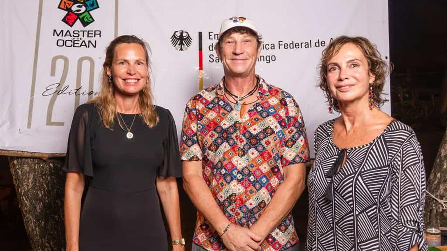 La embajadora Maike Friedrichsen agasaja a atletas de Master of the Ocean
