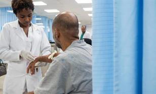 Enfermer&iacute;a: una profesi&oacute;n del futuro con un presente precario