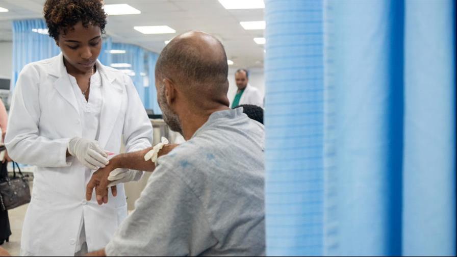 Enfermería: una profesión del futuro con un presente precario Enfermería: una profesión del futuro con un presente precario