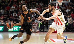 Jean Montero anota 25 puntos para liderar el triunfo de Valencia