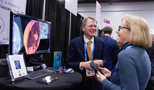 Un siglo despu&eacute;s de su creaci&oacute;n, la televisi&oacute;n innova para competir con los celulares