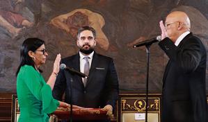 Delcy Rodríguez asume en Venezuela, ordena estado de excepción y arrestos