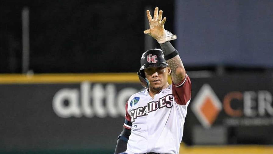 Ismael Munguía calienta con el madero la Lidom antes de enfrentar a RD en el Clásico Ismael Munguía calienta con el madero la Lidom antes de enfrentar a RD en el Clásico