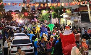 Las familias de la capital disfrutaron del tradicional desfile de los Reyes Magos