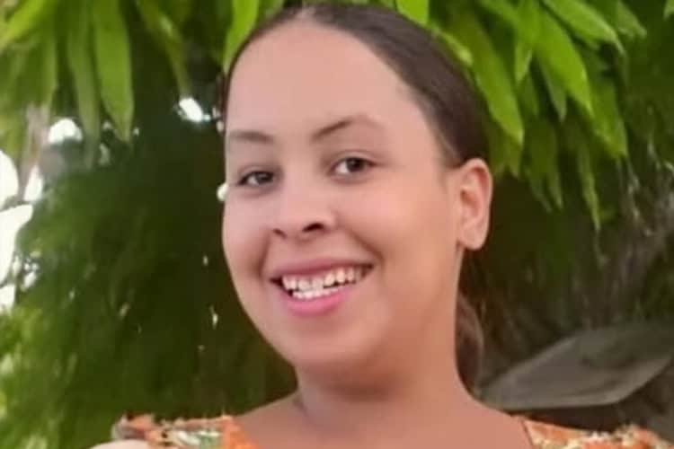 Tenía 16 años. La mató de una puñalada un hombre que alega haber mantenido  una relación sentimental con la víctima, lo que los familiares de la adolescentes negaron de manera categórica. El cadáver presentaba otros signos de violencia. El feminicida había cumplido una condena de ocho años por homicidio. Ocurrió el <strong>28 de septiembre</strong> en El Pino, Dajabón. 