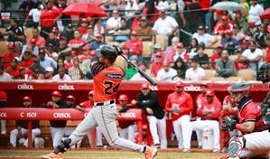 Video| Los Toros del Este vencen a los Leones y empatan en la primera posici&oacute;n de la tabla