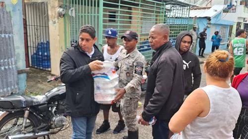 Llevan alimentos a familias afectadas por lluvias en Puerto Plata ...