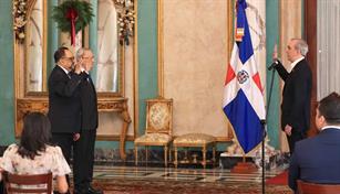 El presidente Abinader juramenta a Subero Isa y a Antoliano Peralta