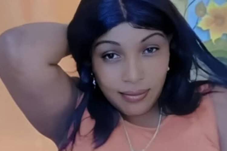 No se publicó la edad. Tenía <strong>un hijo </strong>de tres años. Fue apuñalada por su pareja. La gravedad de las heridas la mantuvo en la unidad de cuidados intensivos del Hospital  Ricardo Limardo hasta el 29 de diciembre, cuando falleció. Ocurrió el <strong>14 de octubre</strong> en la comunidad de Villa Islabón, Puerto Plata.