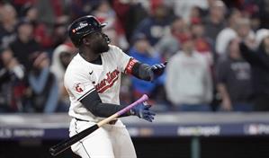 Los Orioles reclaman al dominicano Jhonkensy Noel y le dan una nueva oportunidad