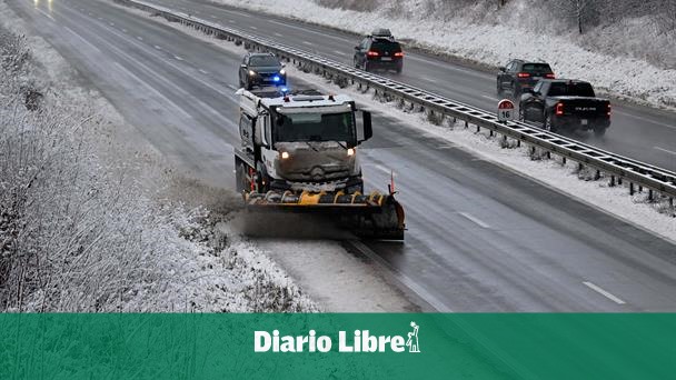 Ola de frío y nieve azota a Europa: Cinco muertos y caos en los transportes