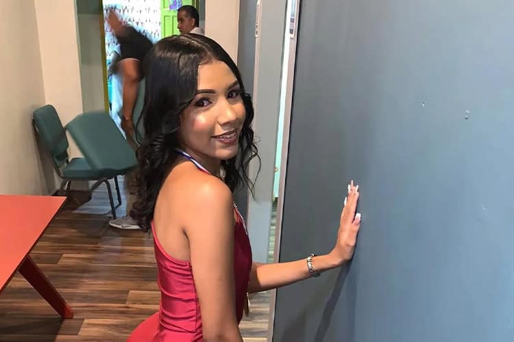 Tenía 19 años. La mató de un balazo en la cabeza  un mayor del Ejército cuando se trasladaba en una motocicleta junto a otro dos jóvenes. Amigo de la familia, el feminicida la pretendía sexualmente. Al ser detenido, alegó se defendió de un intento de asalto. Un video lo capta disparando desde la acera y caminar después tranquilamente. Yokasta quería ser abogada especializada en Criminología. Iniciaría sus estudios en este enero en una universidad privada. Ocurrió el <strong>26 de diciembre </strong>en el sector Los Guandules del Distrito Nacional.