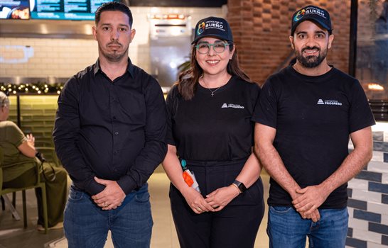 El Voluntariado de Cementos Progreso lleva Navidad Dorada a envejecientes de SPM