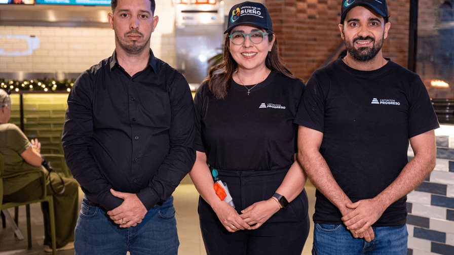 El Voluntariado de Cementos Progreso lleva Navidad Dorada a envejecientes de SPM